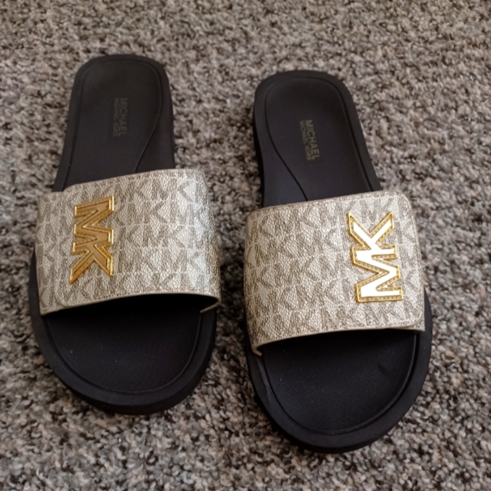Michael Kors like new Sandals size 8